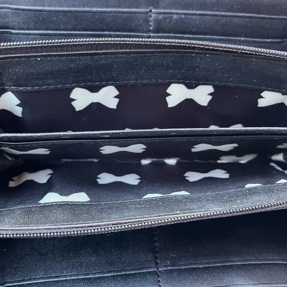 Black and White Striped Kate Spade Wallet Fair - Picture 5 of 5